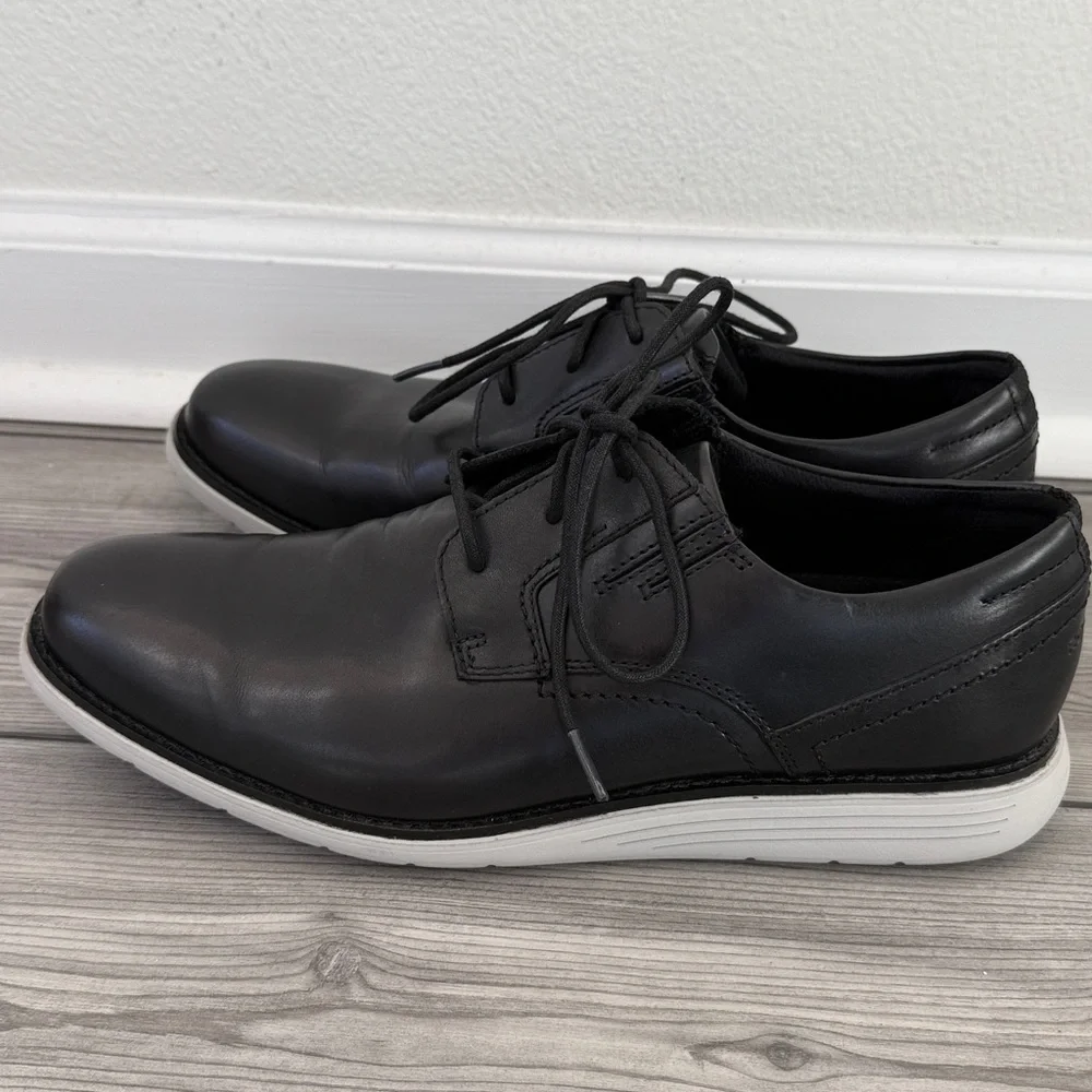 Rockport Men's Black Leather Oxfords with gray Sole